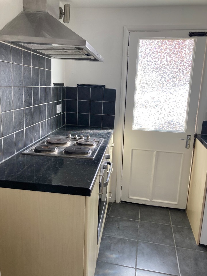 London Studio Flat, Chertsey Street, SW17 To Rent Now for £1,275.00 p/m