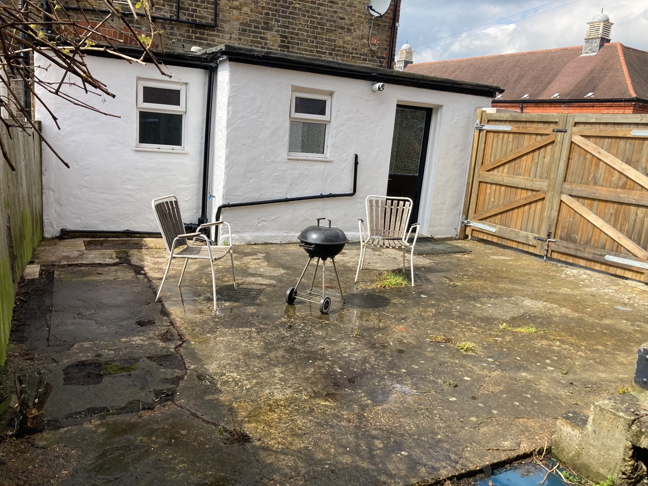 London Studio Flat, Chertsey Street, SW17 To Rent Now for £1,275.00 p/m