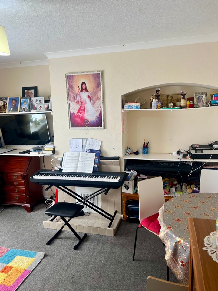 London 3 Bed Terraced House, The Meads, HA8 To Rent Now for £1,850.