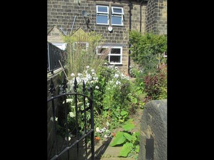 2 Bed Terraced House, London Street, LS19