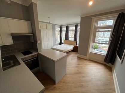 Studio Flat, Halesworth Rd, SE13