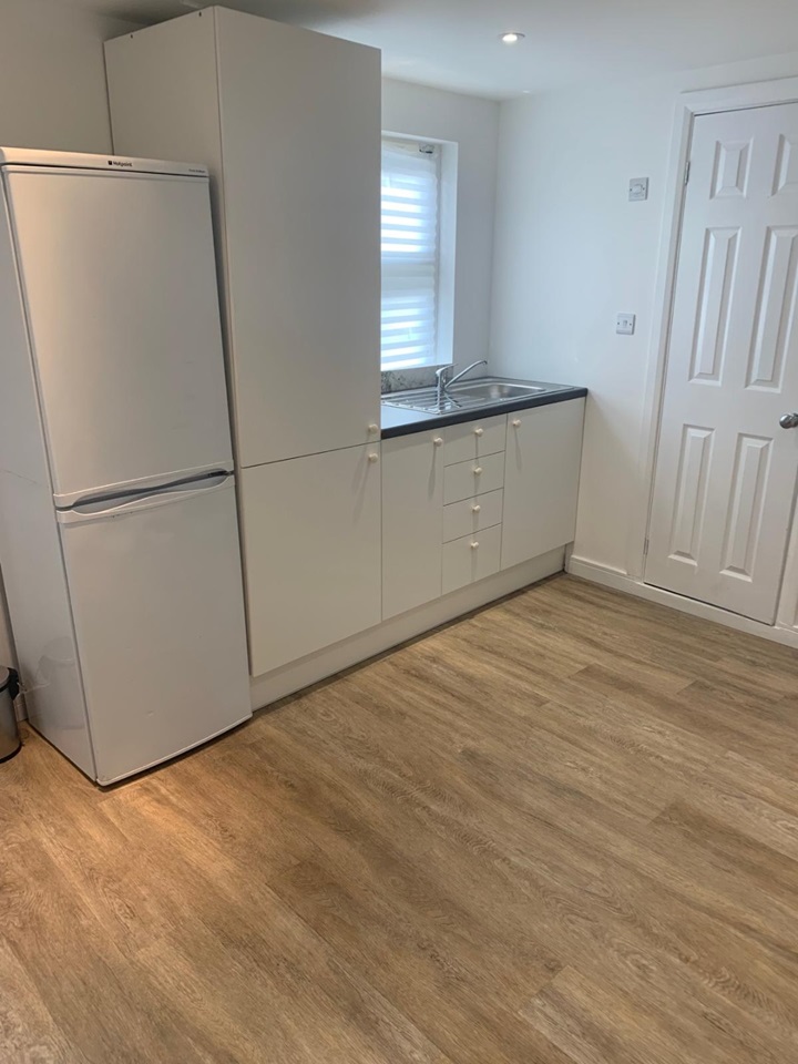 Feltham Studio Flat, Hanworth, TW13 To Rent Now for £1,000.00 p/m