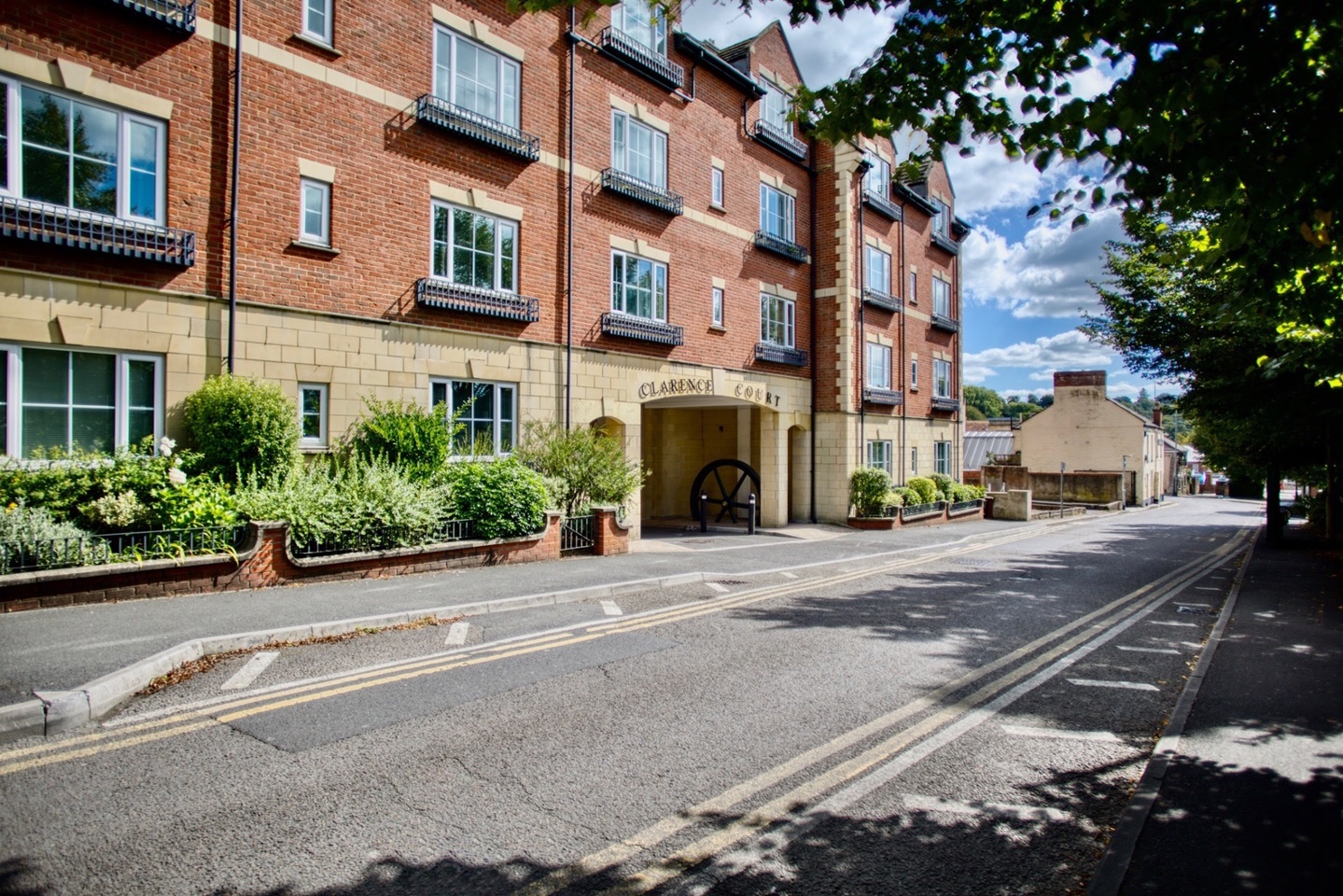 Yeovil 2 Bed Flat, Clarence Court, BA20 To Rent Now for £1,050.00 p/m