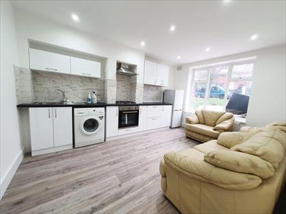 3 Bed Semi-Detached House, Wittenham Way, E4