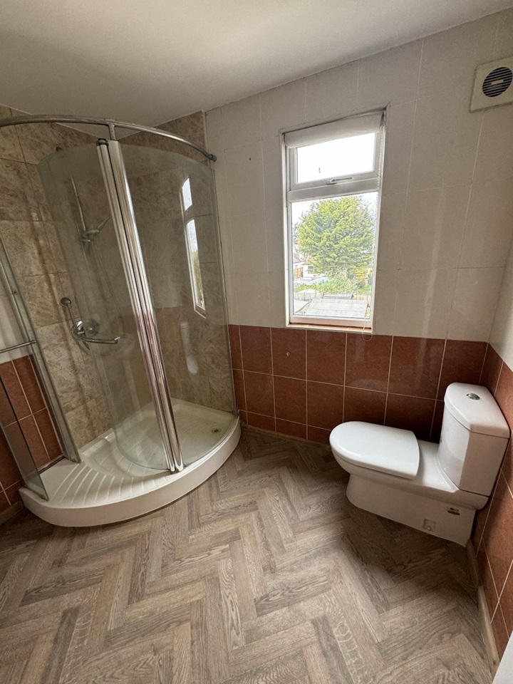 Surbiton Studio Flat, Tolworth Rise North, KT5 To Rent Now for £