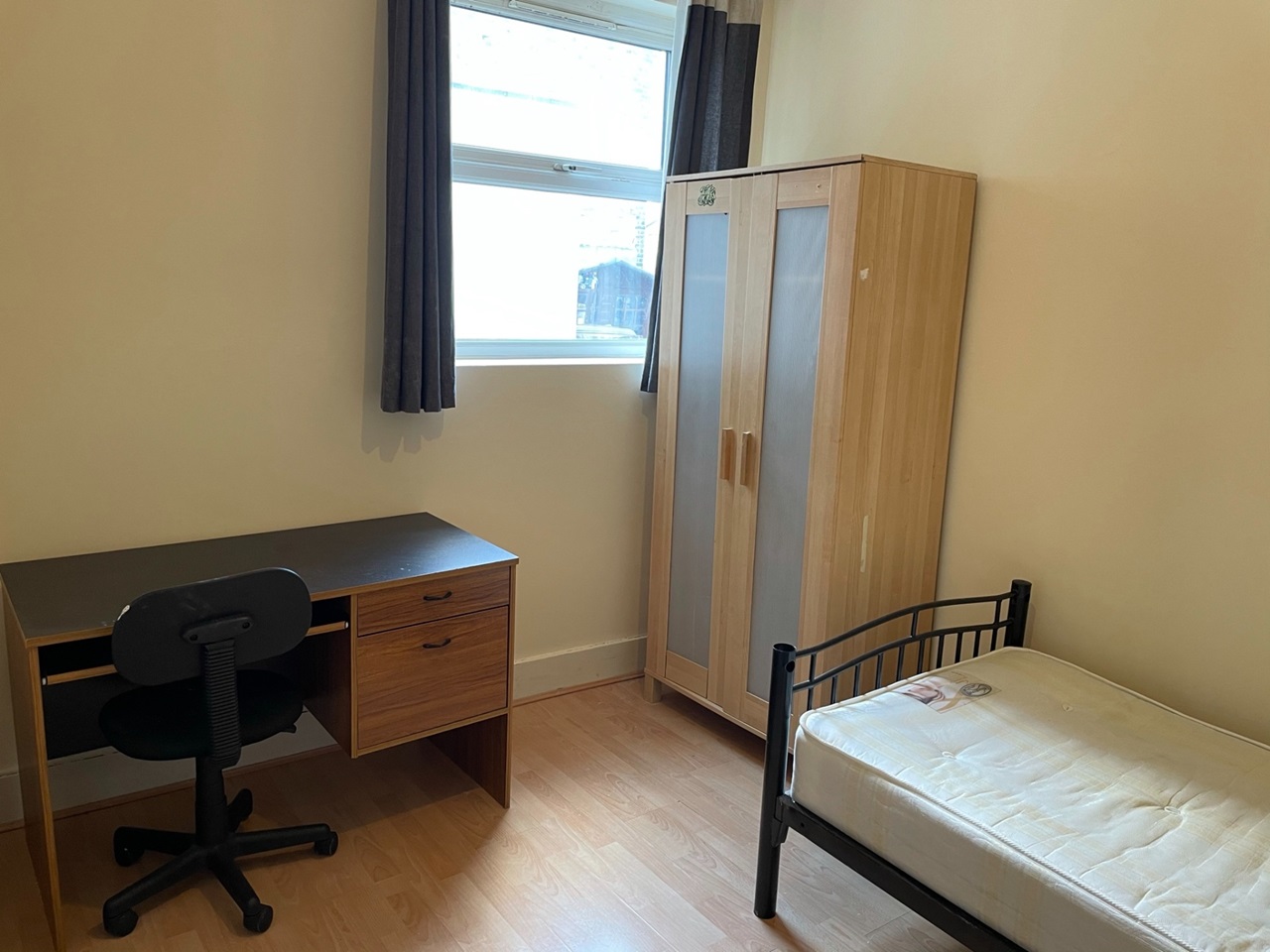 London Room in a Shared House, Nutfield Road, E15 To Rent Now for £