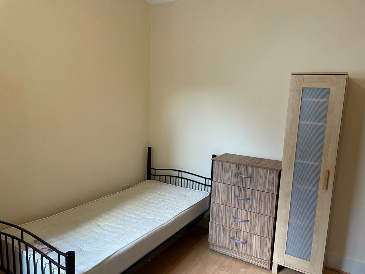 London Room in a Shared House, Nutfield Road, E15 To Rent Now for £