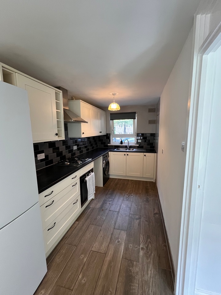 London 2 Bed Flat, Cheriton Close, W5 To Rent Now for £1,800.00 p/m