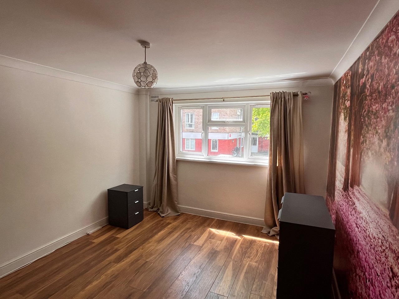 London 2 Bed Flat, Cheriton Close, W5 To Rent Now for £1,800.00 p/m