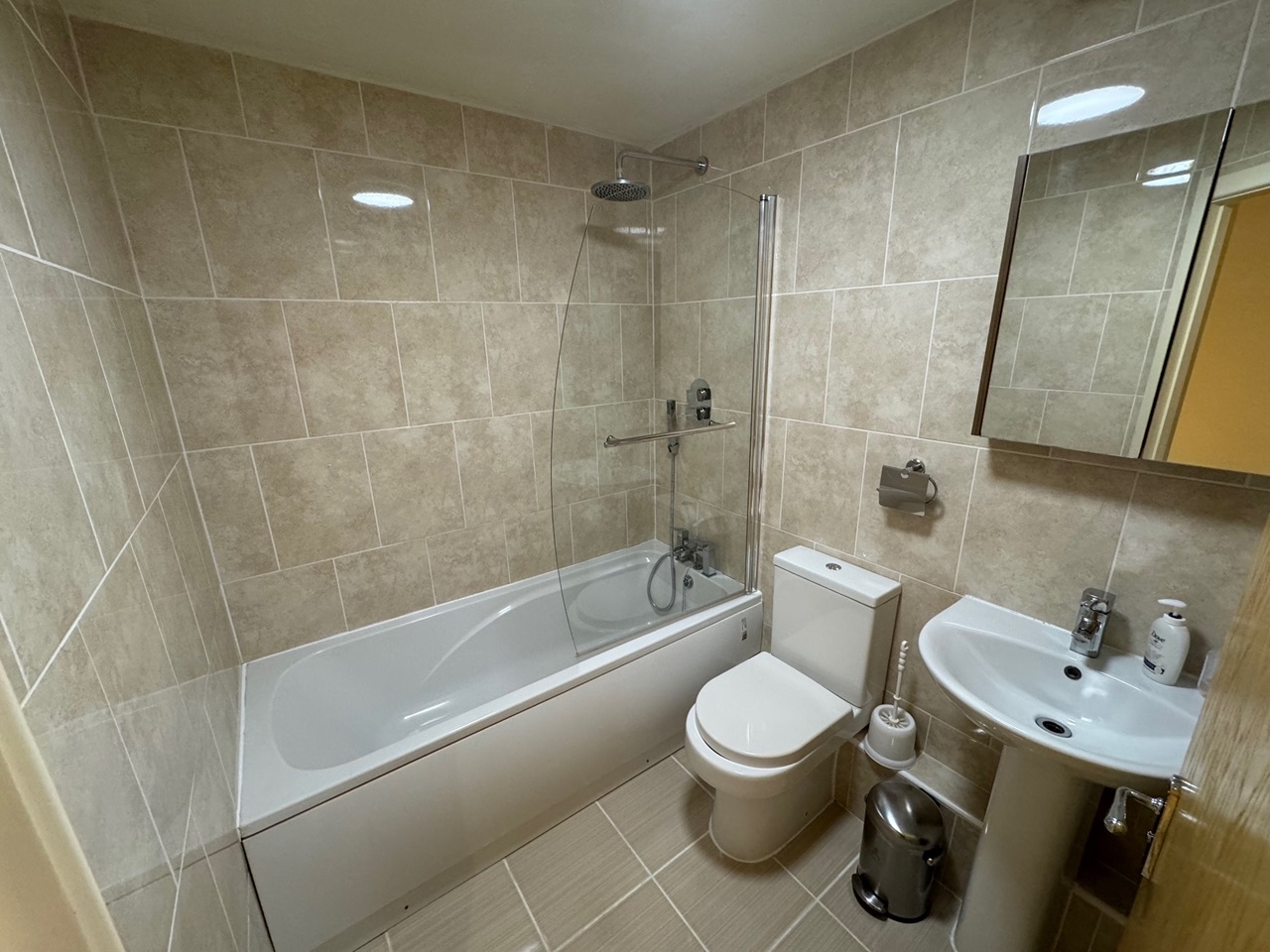 2 Bed Flat, Victory Place, E14 photo 4