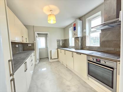 2 Bed Semi-Detached House, Selsdon Road, CR2