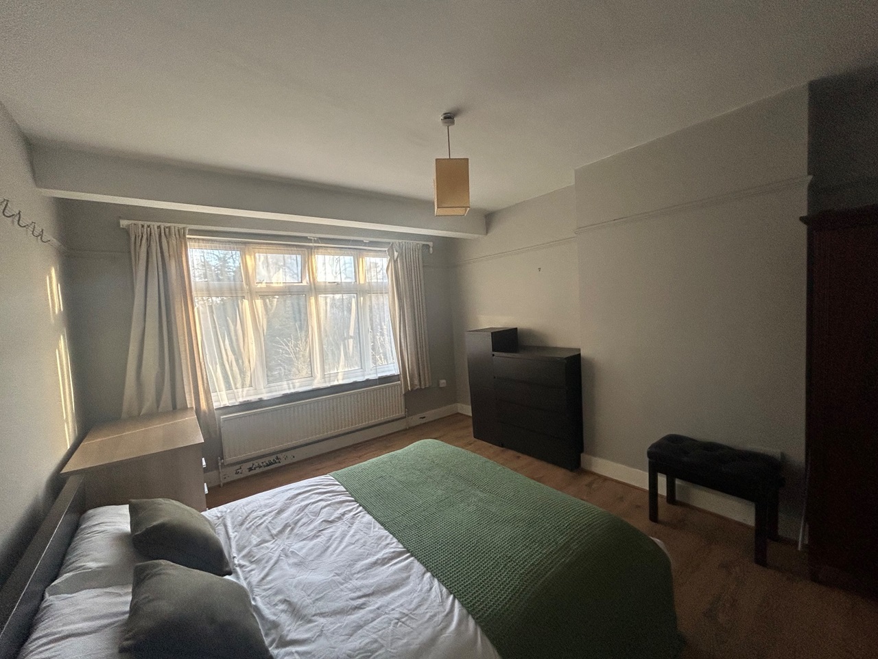 Twickenham Room in a Shared Flat, Sixth Cross Road, TW2 To Rent Now