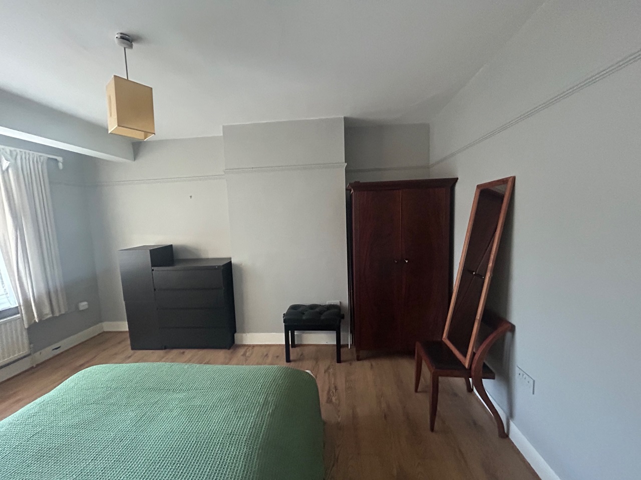 Twickenham Room in a Shared Flat, Sixth Cross Road, TW2 To Rent Now