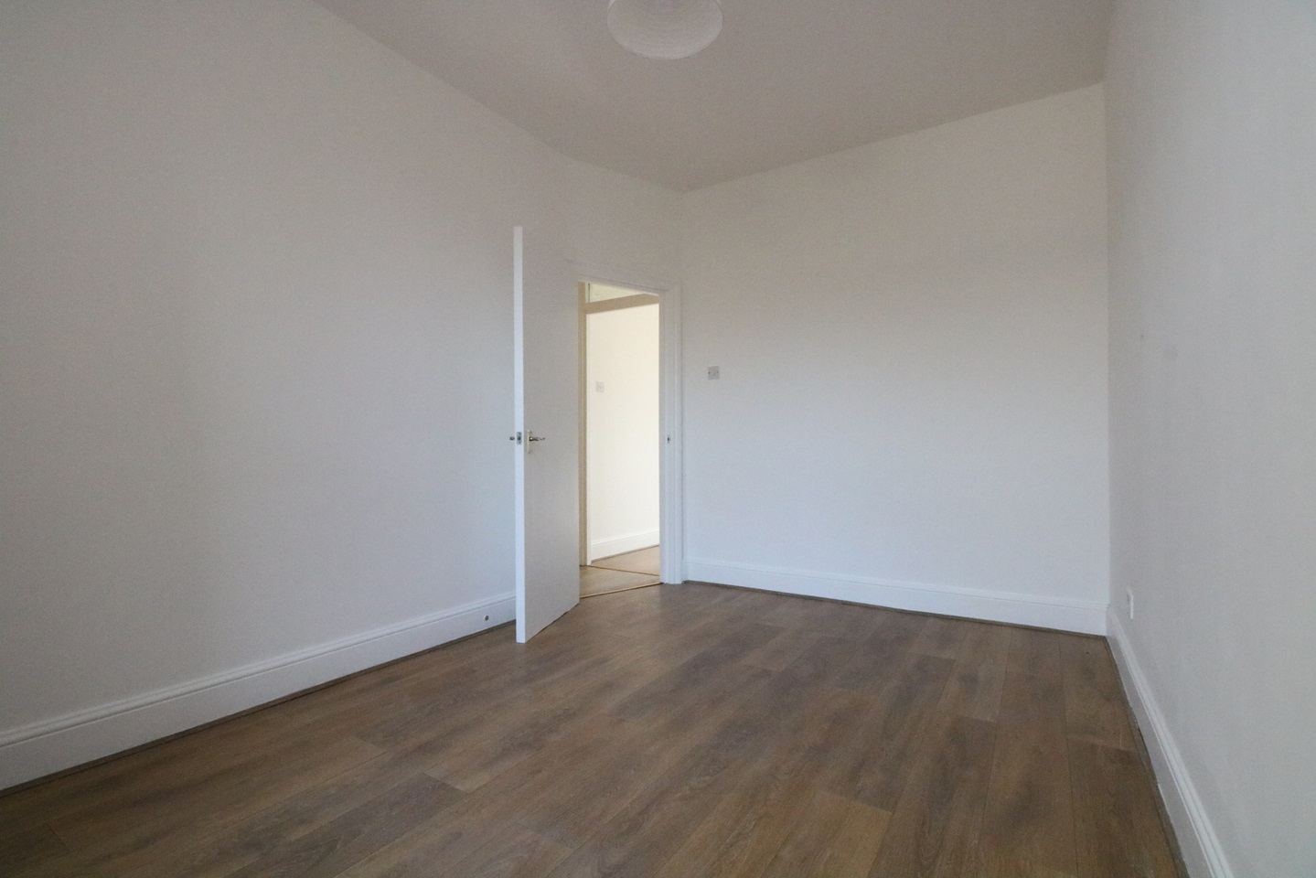London 1 Bed Flat, Wells House Road, NW10 To Rent Now for £1,550.00 p/m