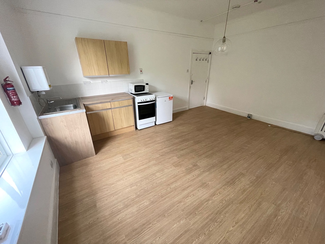 London Bedsit, Burnt Ash Hill, SE12 To Rent Now for £750.00 p/m
