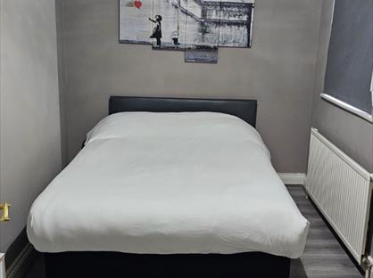 1 Bed Flat, Fulham Palace Road, W6