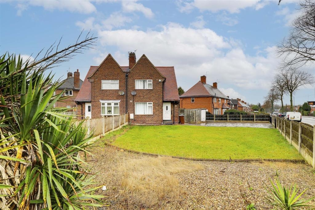 3 Bed Semi-Detached House, Bells Lane, NG8, N1 7GU