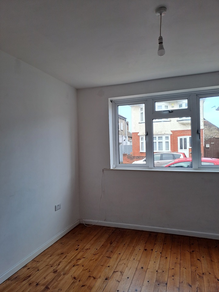 Bournemouth 2 Bed Flat, Draycott Road, BH10 To Rent Now for £1,075.