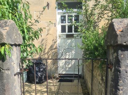 3 Bed Terraced House, South View, BA2