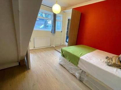 Room in a Shared House, Capstan Square, E14