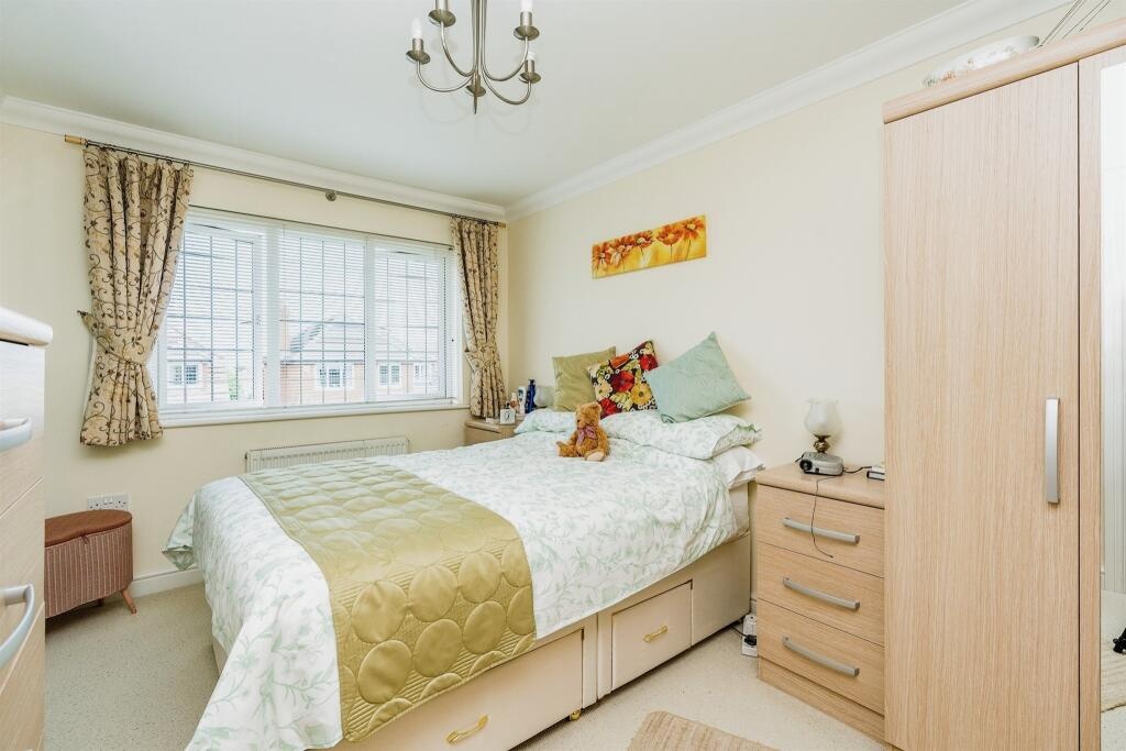 Rainham, Gillingham 4 Bed Detached House, Ashurst Place, ME8 To