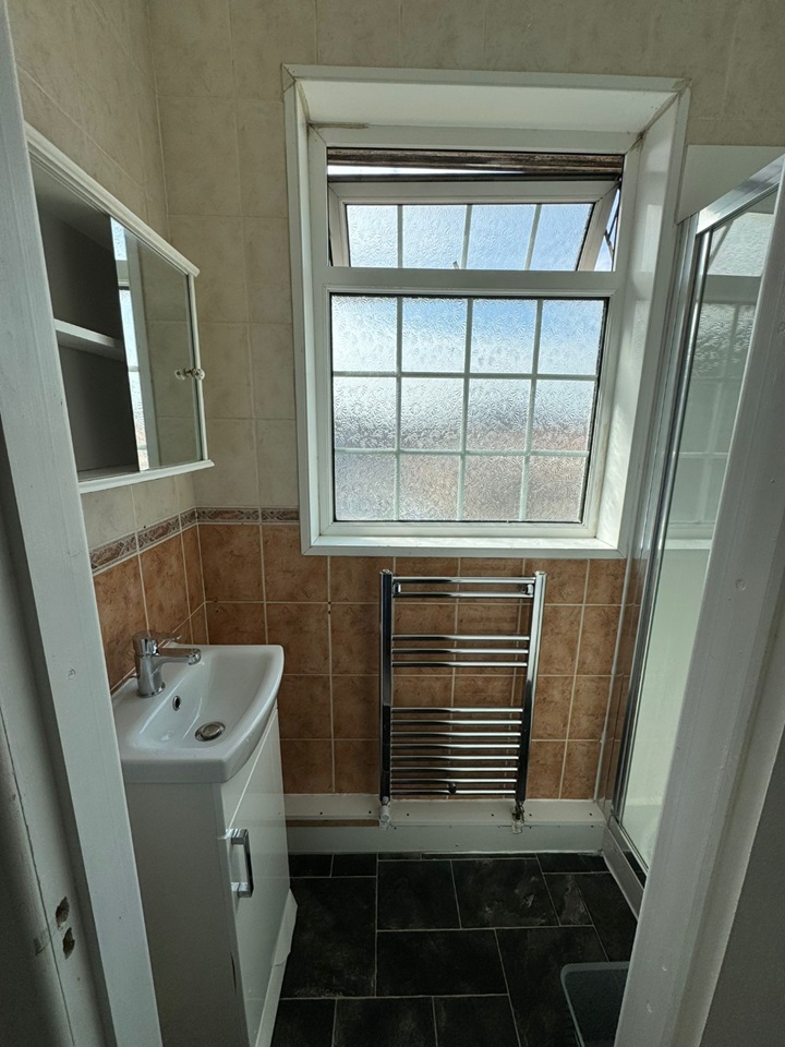 Southall, London Studio Flat, South Road, UB1 To Rent Now for £950.