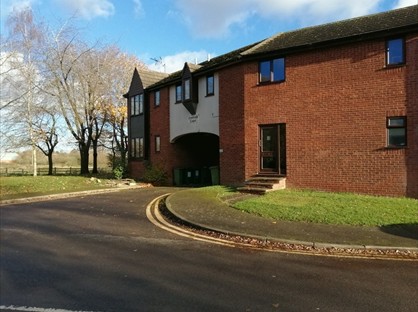 Studio Flat, Riverside Court, LE19