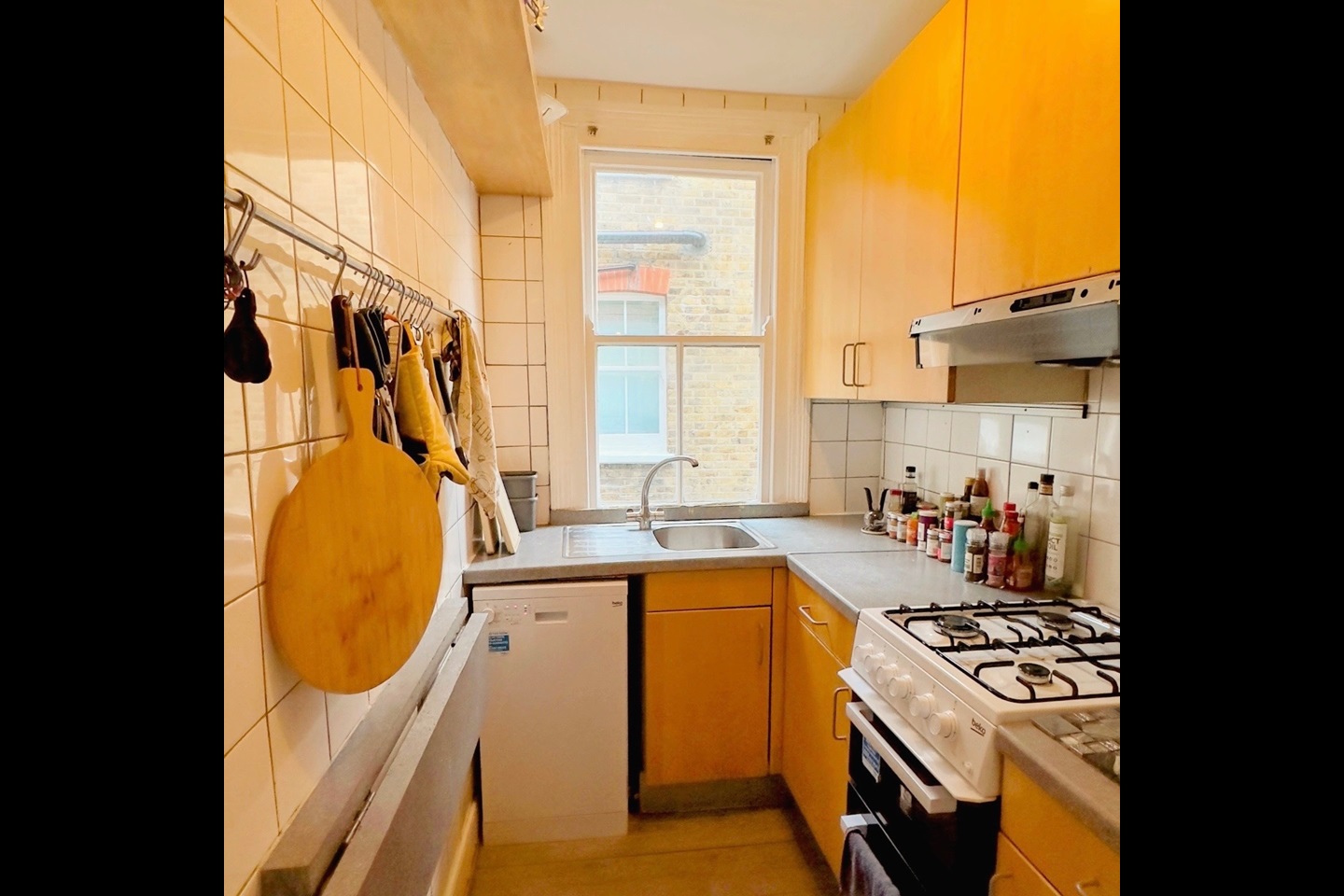 London Room in a Shared Flat, Ennismore Avenue, W4 To Rent Now for