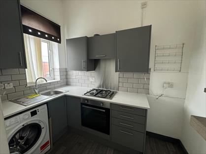 1 Bed Flat, Droylsden Road, M40