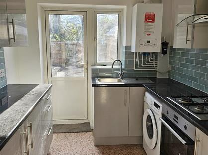 3 Bed Terraced House, Dock Road, RM18