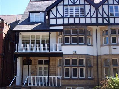 2 Bed Flat, Harlow Moor Drive, HG2