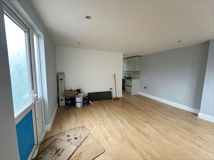 Studio Flat, Willow Road, W5