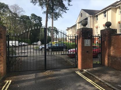 2 Bed Flat, The Byfrons, GU14