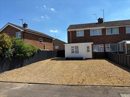 4 Bed Semi-Detached House, Blackthorn Grove, MK17