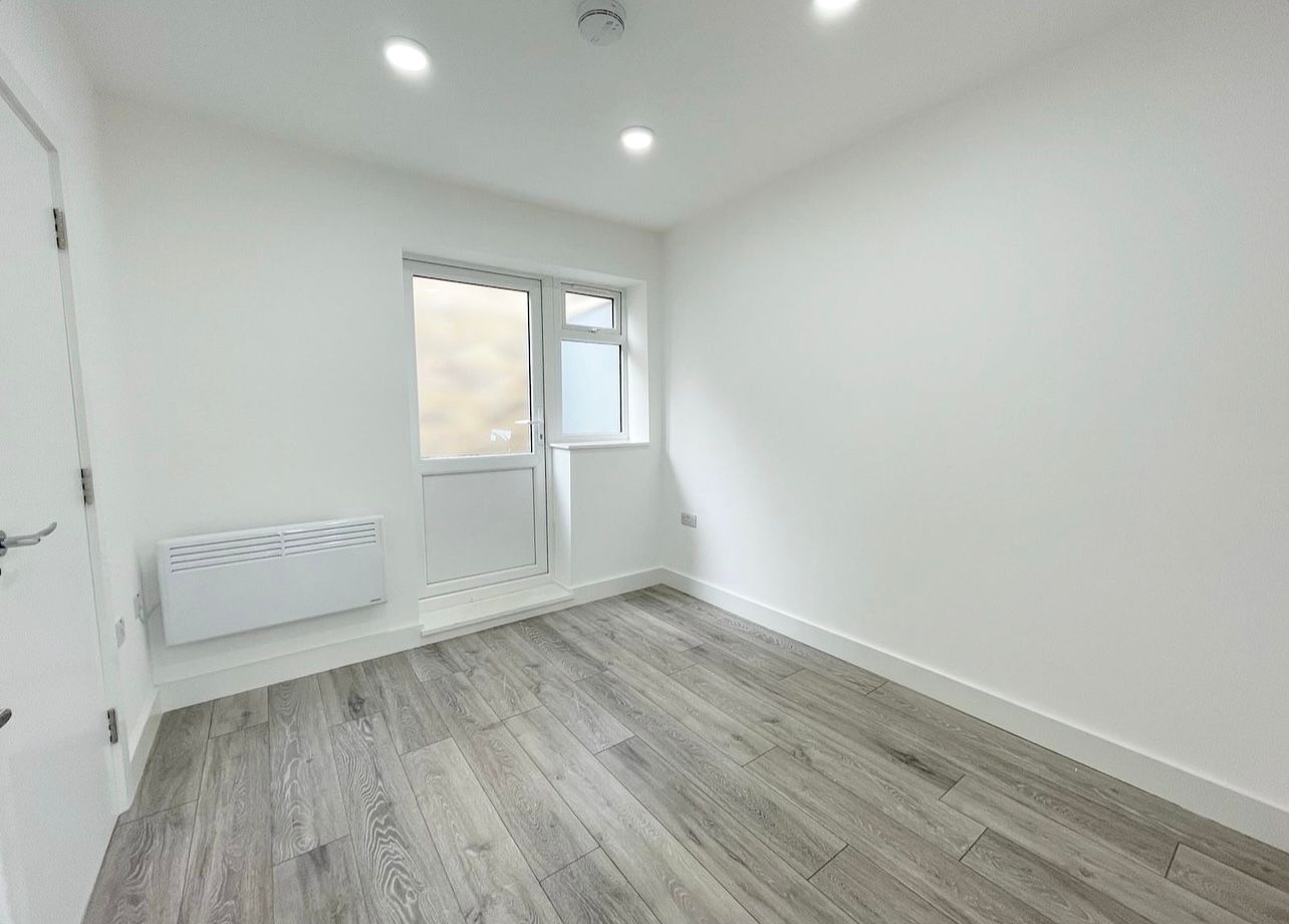 London 1 Bed Flat, Chingford Road, E17 To Rent Now for £1,250.00 p/m