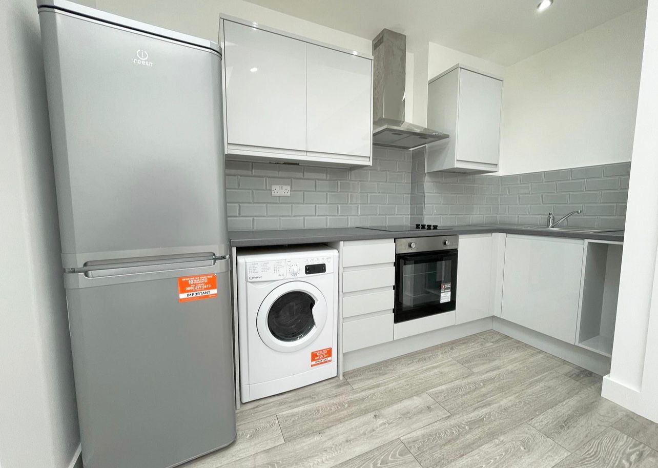 London 1 Bed Flat, Chingford Road, E17 To Rent Now for £1,250.00 p/m