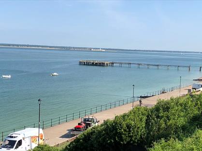 3 Bed Flat, Pier View, PO39