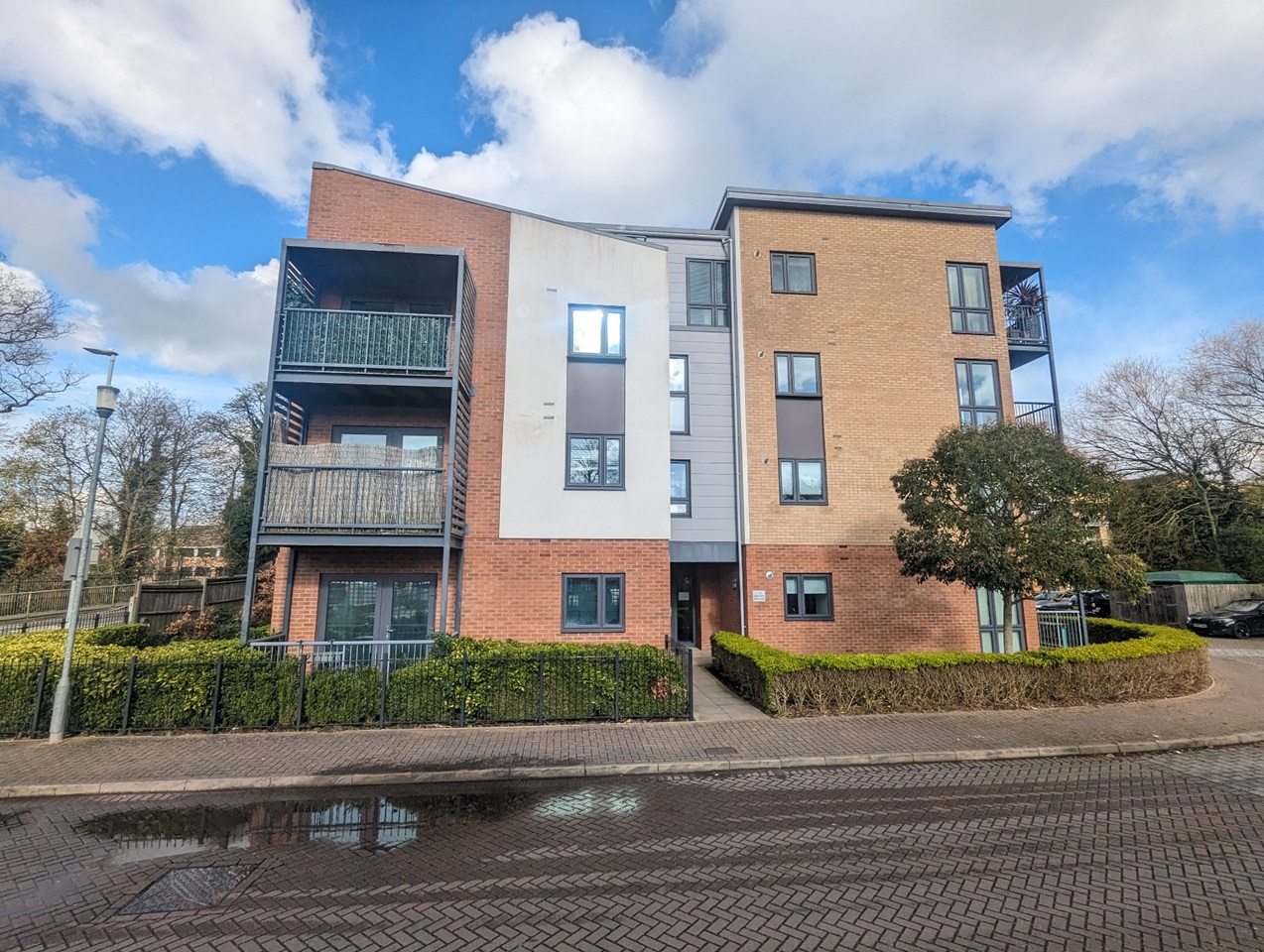 Elstree, Borehamwood 2 Bed Flat, Grade Close, WD6 To Rent Now for £