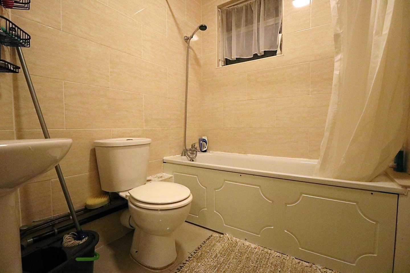 London Studio Flat, High Road Leytonstone, E11 To Rent Now for £