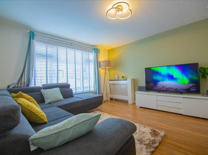 2 Bed Flat, Bobbins Gate, PA1