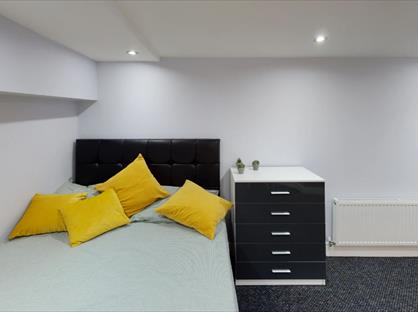 Room in a Shared House, Park Bank, M5