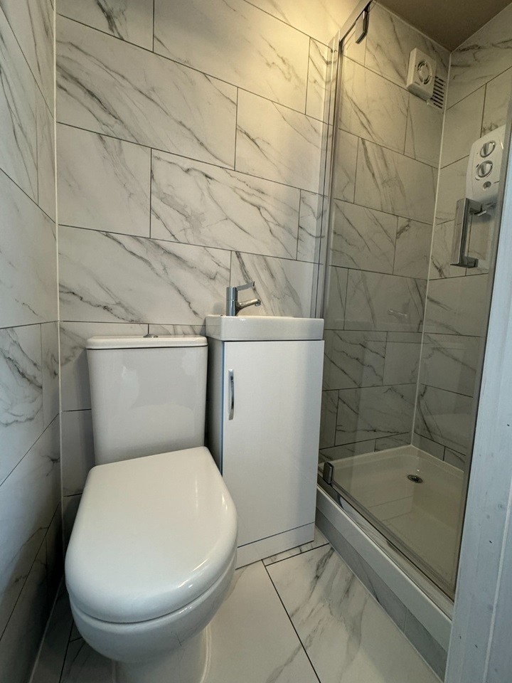 Woodford Green Studio Flat, Crownhill Road, IG8 To Rent Now for £1,000.00 p/m