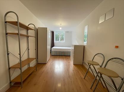 Studio Flat, Kember Street, N1