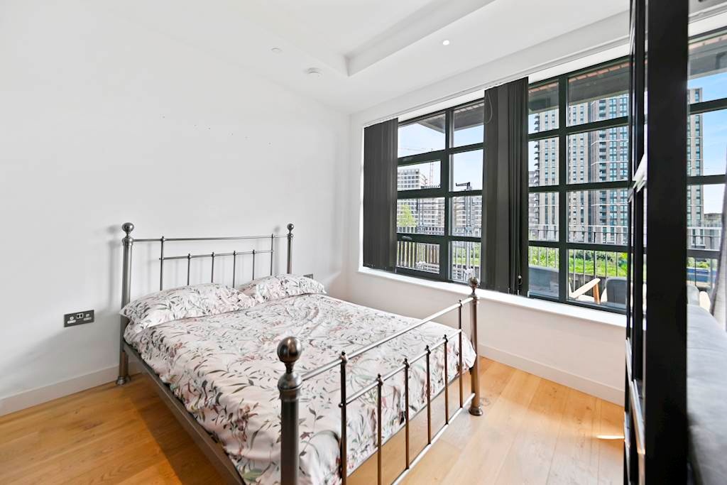 London Studio Flat, Defoe House, E14 To Rent Now for £2,000.00 p/m