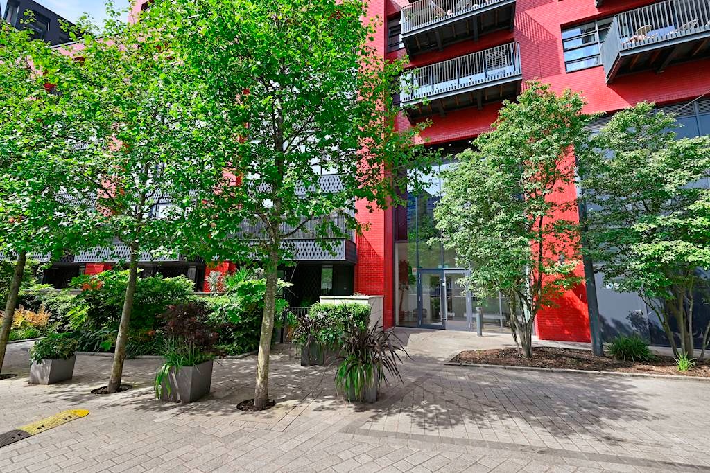 London Studio Flat, Defoe House, E14 To Rent Now for £2,000.00 p/m