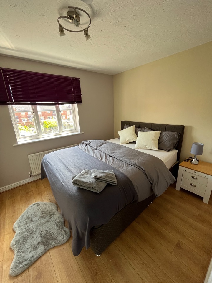 Basildon 2 Bed Terraced House, Vine Close, SS14 To Rent Now for £