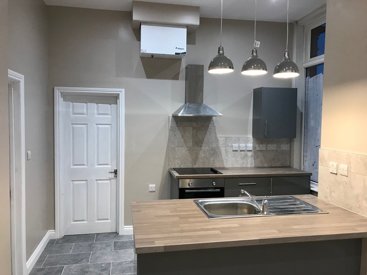 1 Bed Flat, Stoney Stanton Road, CV1 photo 2