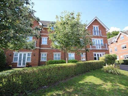 2 Bed Penthouse, Bramshott Place, GU51