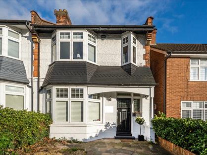 3 Bed Semi-Detached House, Birkbeck Road, NW7