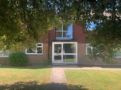 2 Bed Flat, Mill Park, RH15